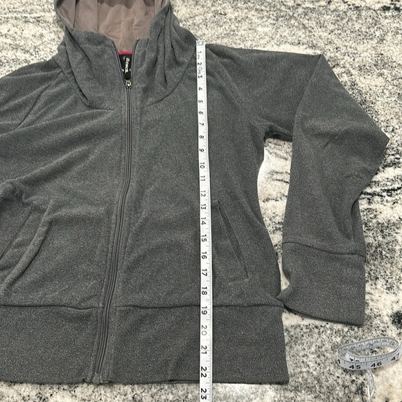 Size M Bench sweater, zip up pockets hoodie - Picture 4 of 9
